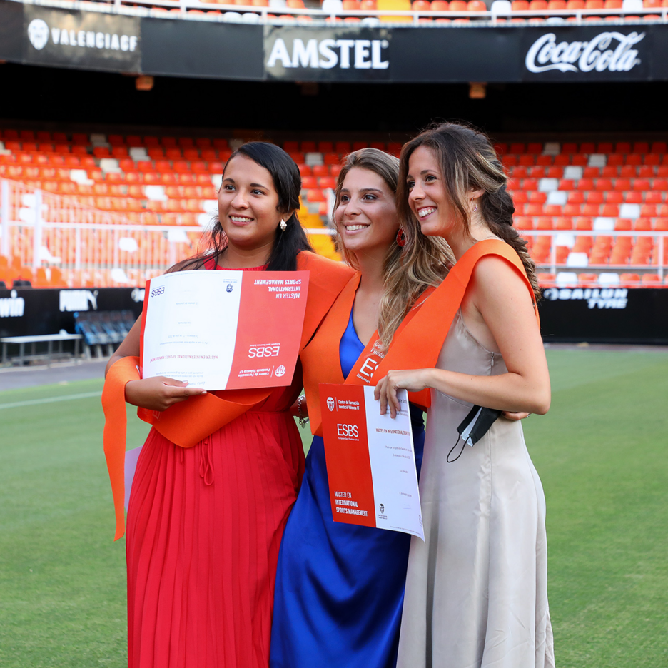 Diplomation Etudiantes Campus AMOS Valence