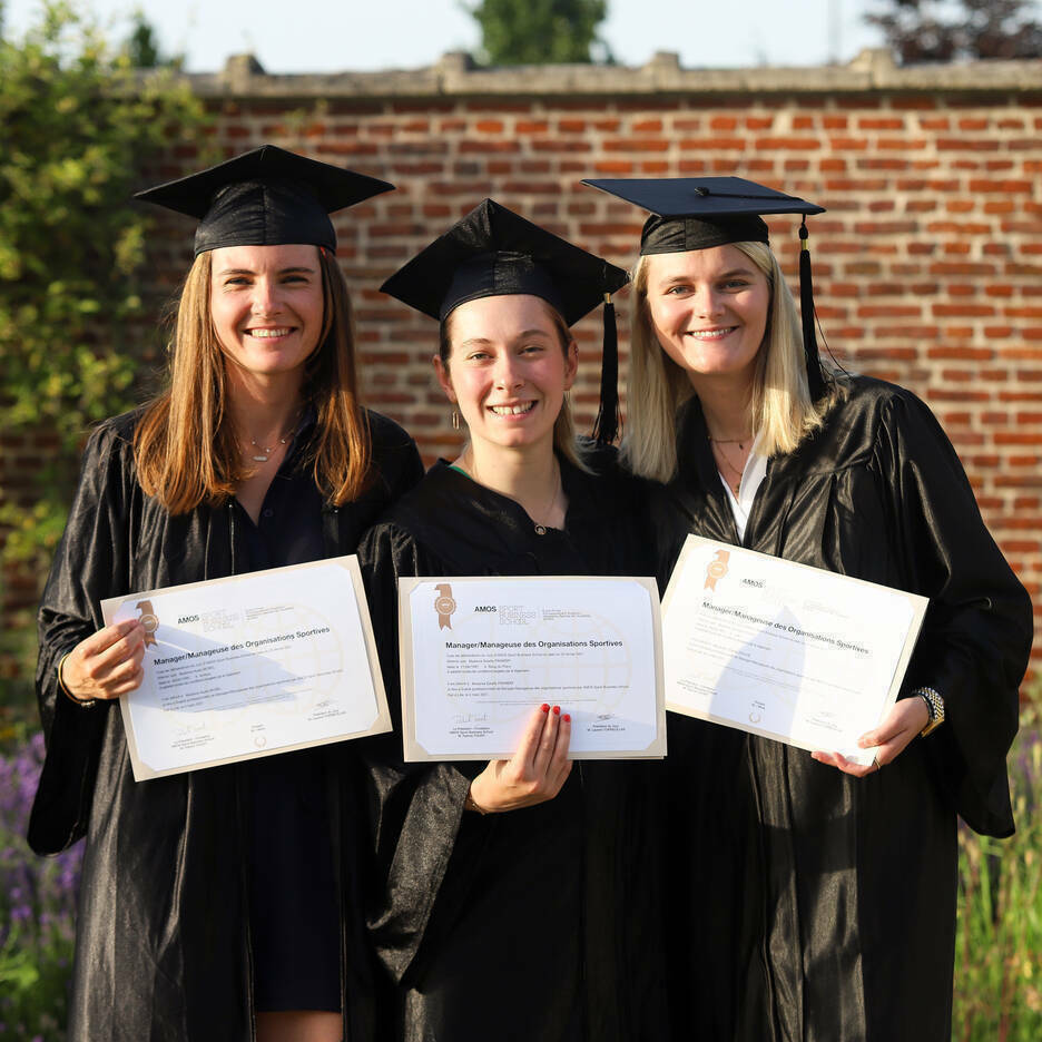 Diplomation Etudiantes Campus AMOS Lille