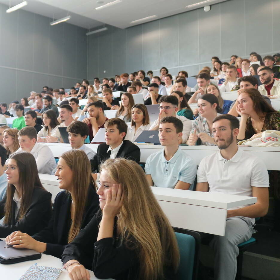 Etudiants en cours Campus AMOS Toulouse