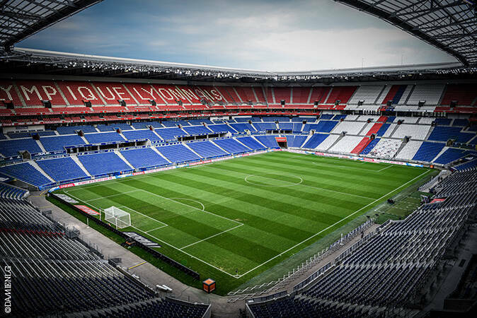 AMOS Namer officiel de la Tribune Jeunes du Groupama Stadium