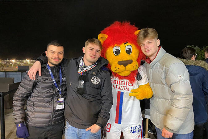 Nos futurs étudiants à la AMOS Like Zone du Groupama Stadium