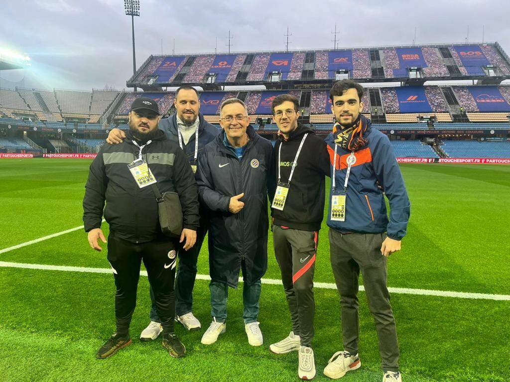 service presse dans un stade de foot