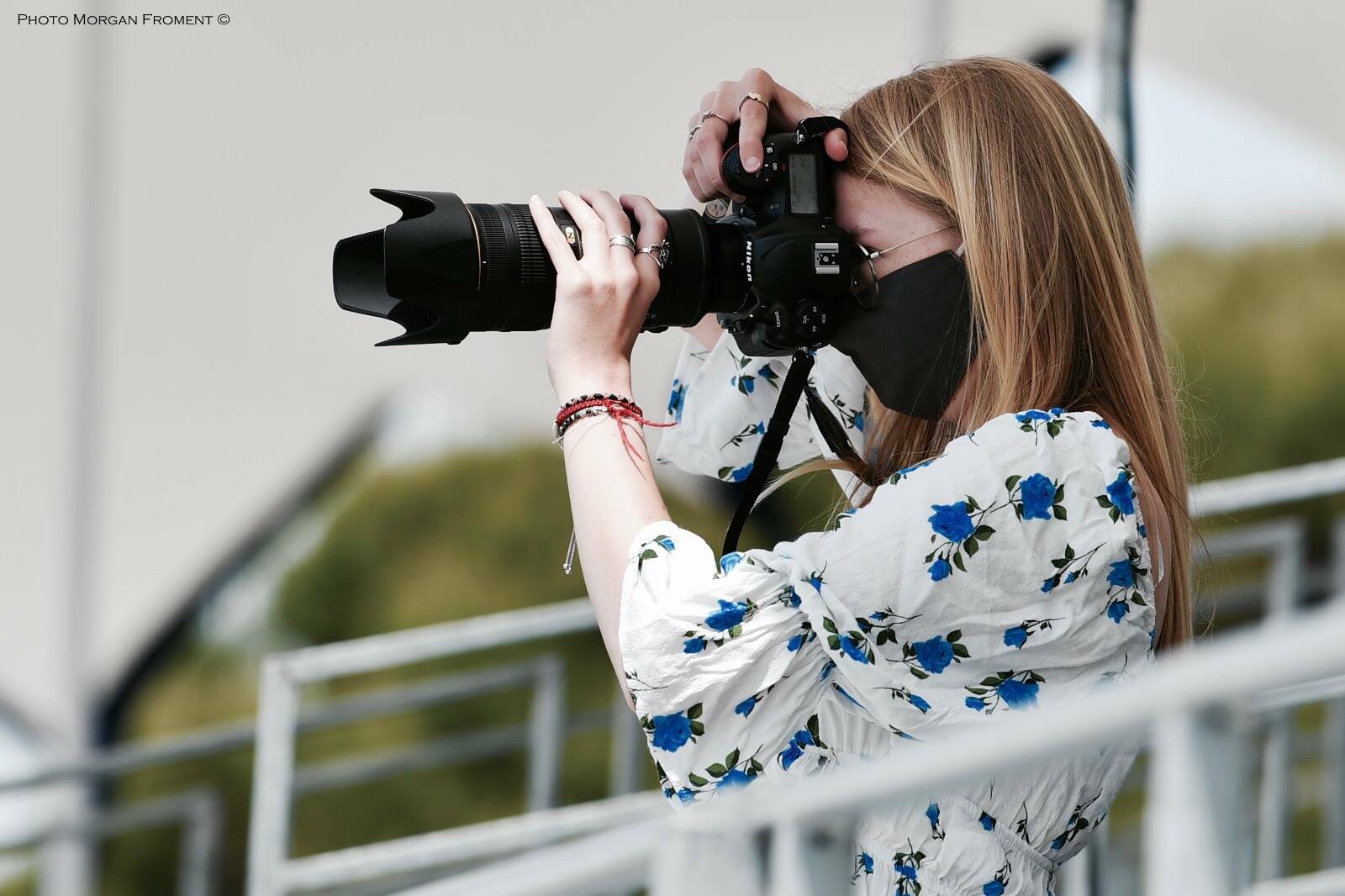 Entretien avec Louise Allemand : étudiante à AMOS Aix-en-Provence, alternante chez Brignoles Karting Loisir et photographe de sport