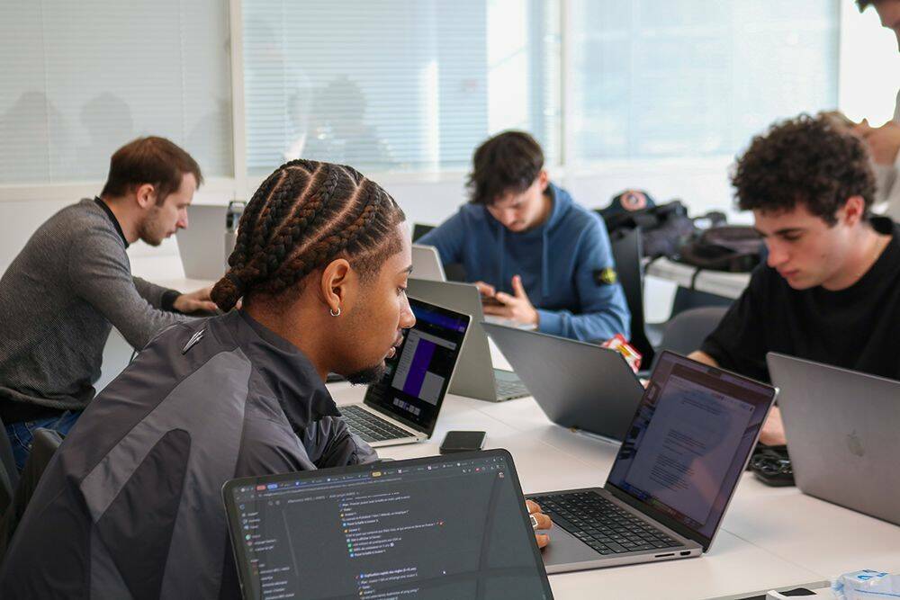 Hackathon Start AMOS 2025