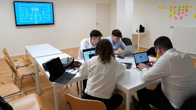 Projet étudiant d'AMOS avec le Journal des Entreprises
