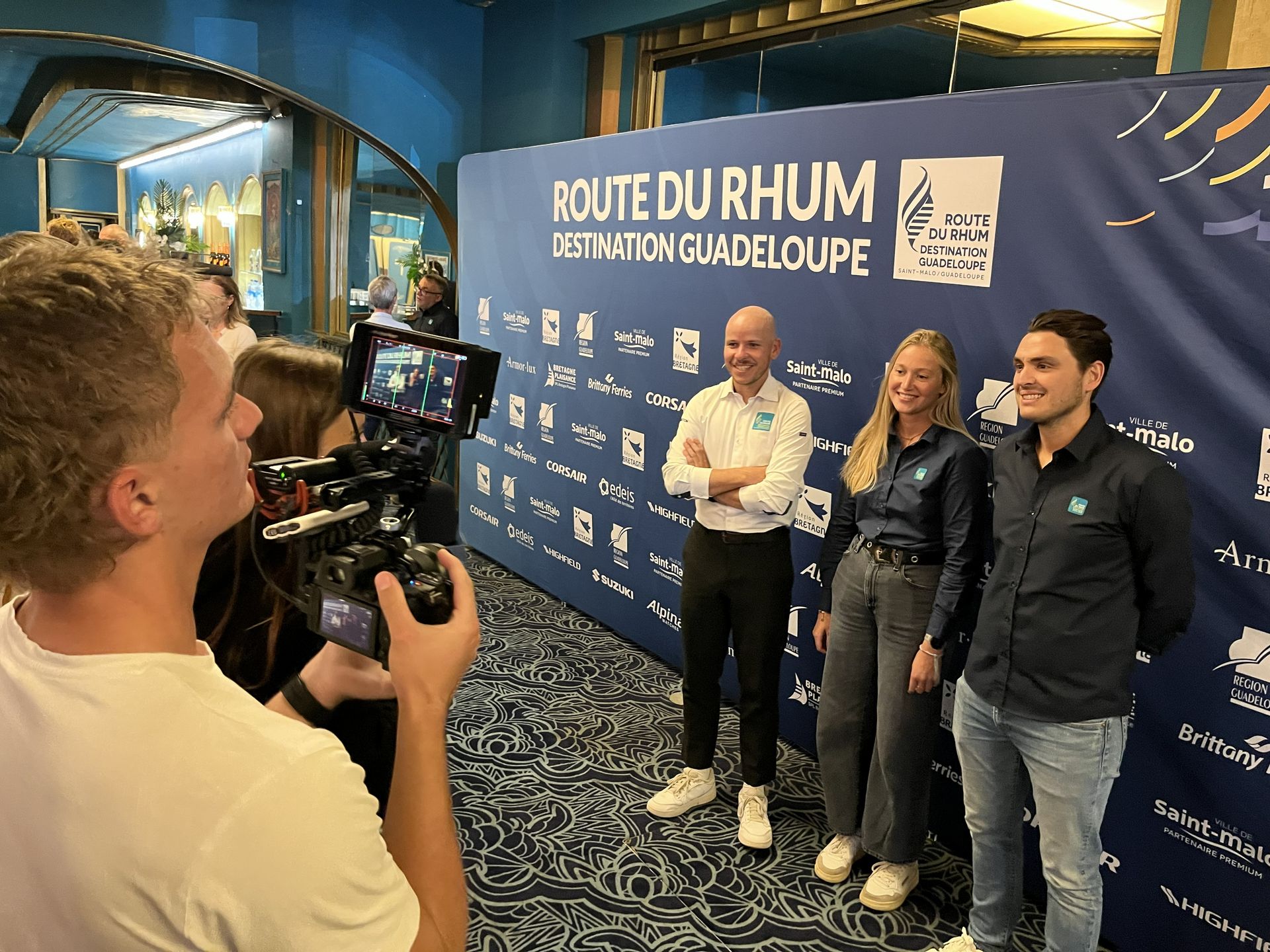 Étudiants d'AMOS Rennes en tournage à la conférence de presse de la Route du Rhum aux Folies Bergère